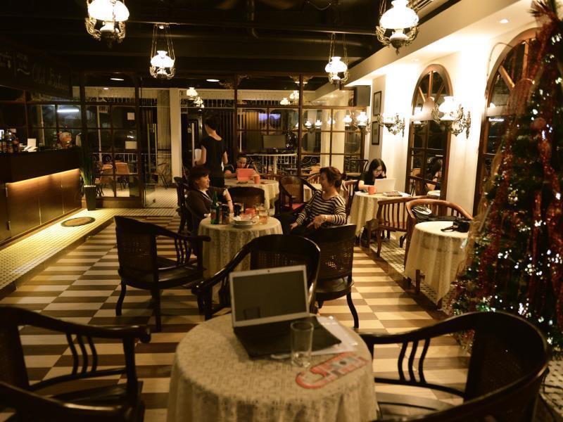 Capsule Hostel Old Batavia Jakarta Exterior foto