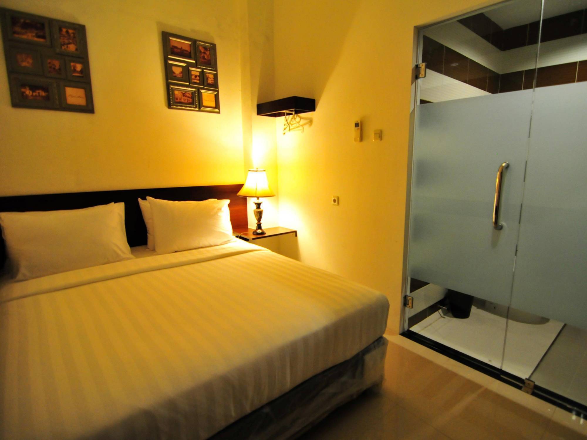 Capsule Hostel Old Batavia Jakarta Exterior foto