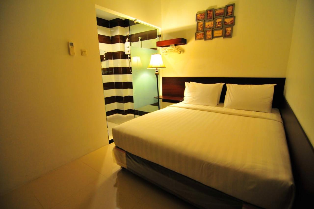 Capsule Hostel Old Batavia Jakarta Exterior foto
