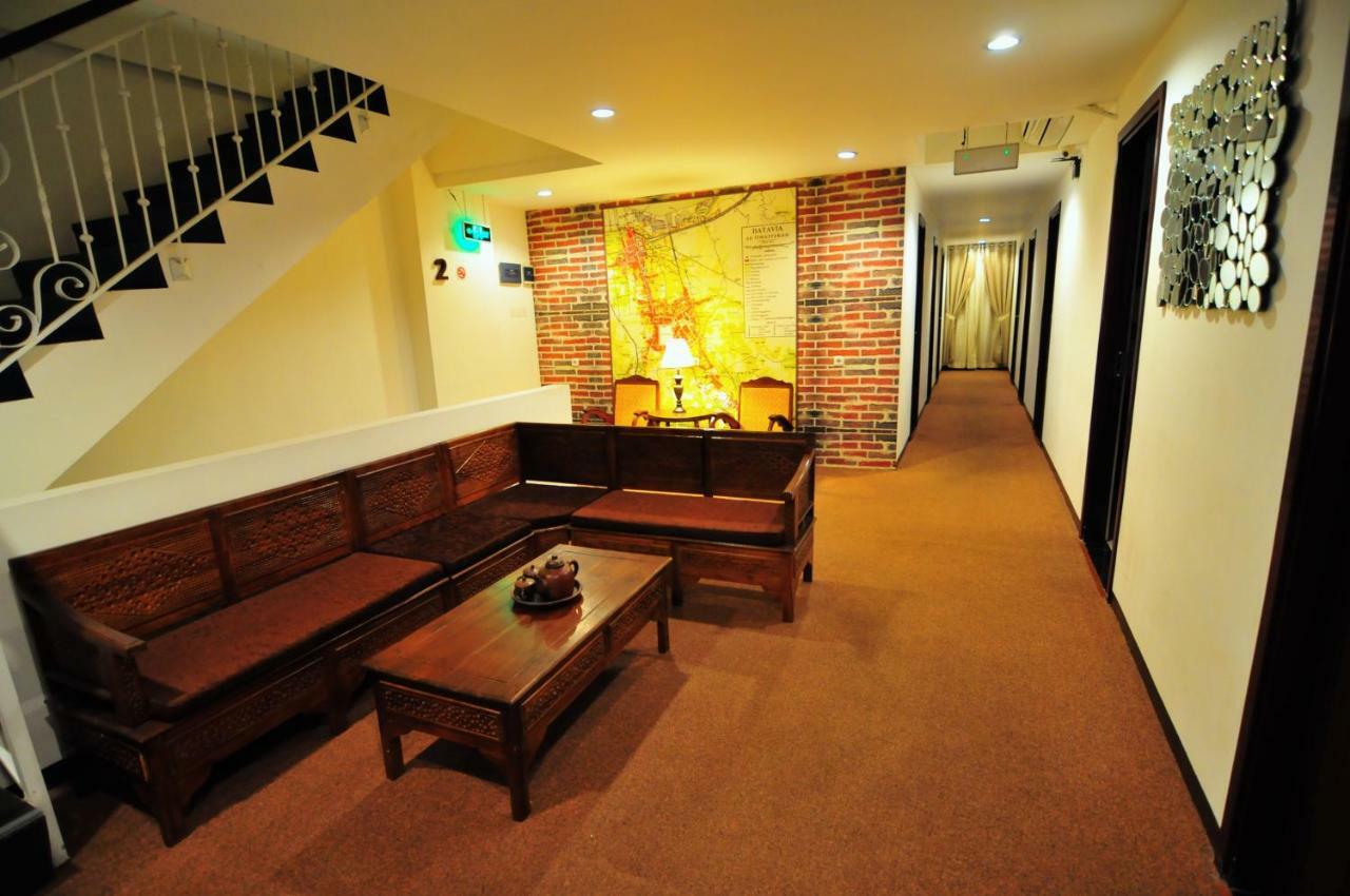 Capsule Hostel Old Batavia Jakarta Exterior foto